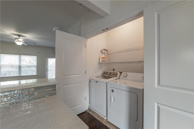 Building Photo - 915 Society Cir