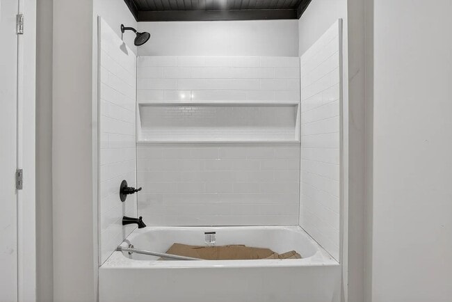 Building Photo - 124 N Mecklenburg Ave