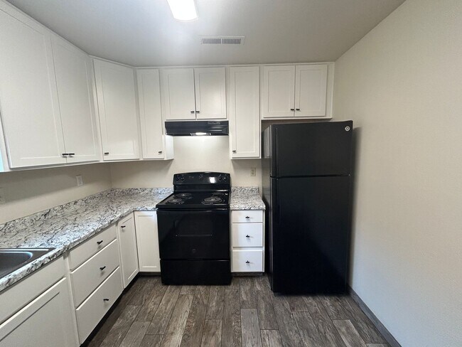 Building Photo - 104 S Parsons Ave