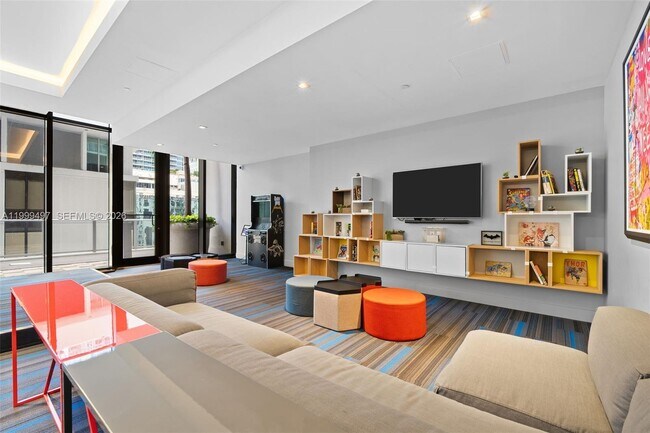 Building Photo - 1010 Brickell Ave