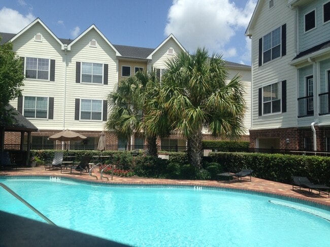 Building Photo - 9200 Westheimer Rd