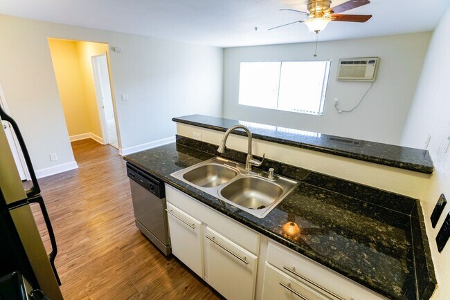 Interior Photo - 700 S. Berendo Ave