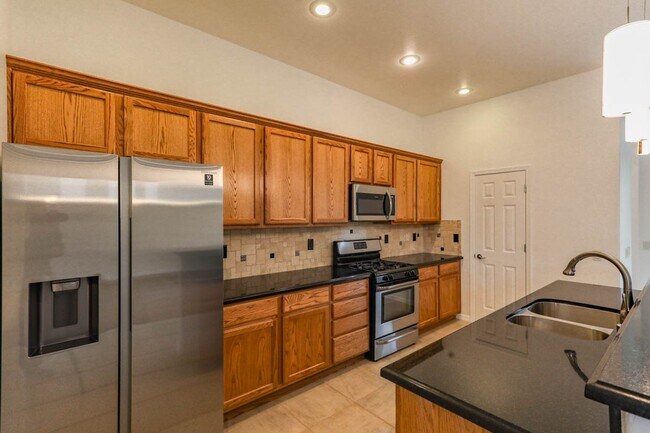 Building Photo - Anthem Country Club Beauty w/ Casita