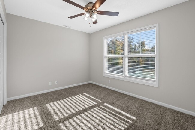 Building Photo - Pet Friendly Three Bedroom!