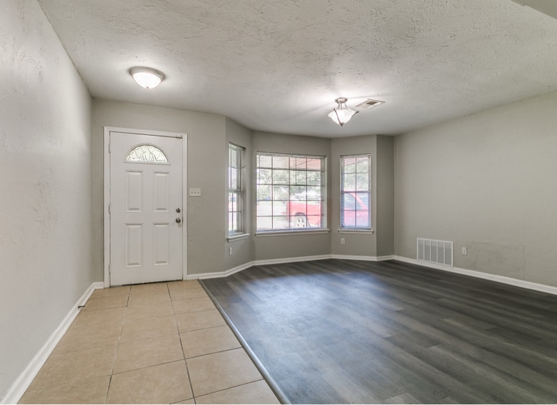 Building Photo - 1519 Rockridge Ct
