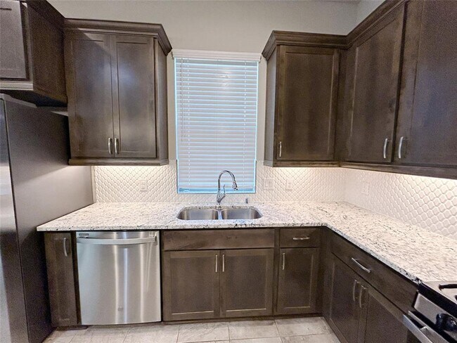 Building Photo - 5019 Pr Ter Ln