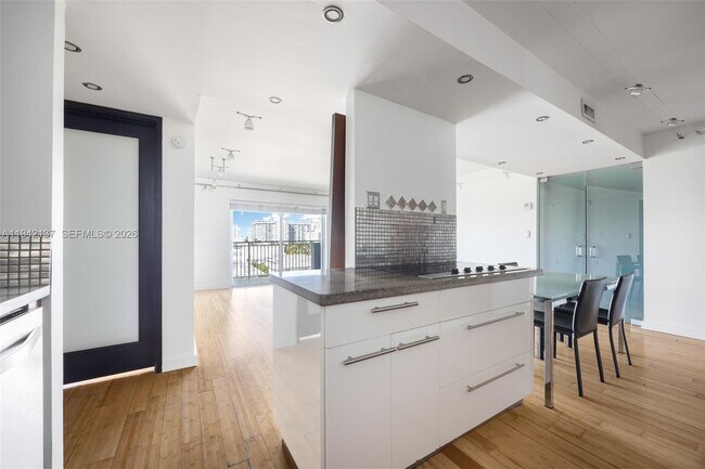 Building Photo - 947 Lenox Ave.