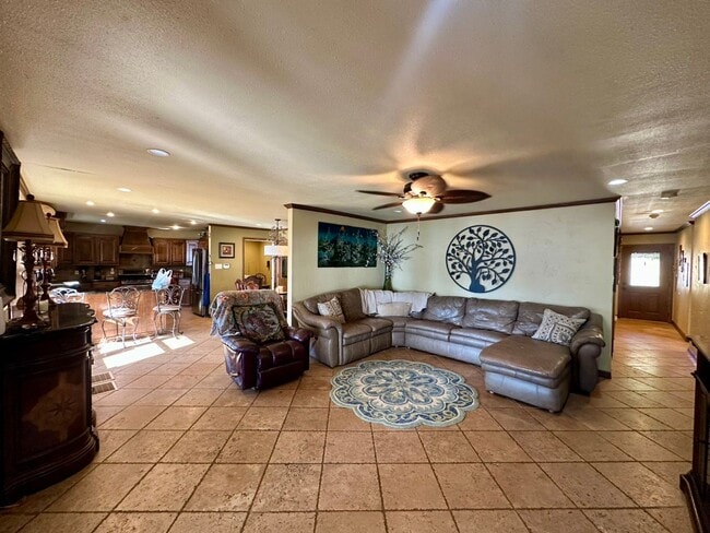 Building Photo - Stunning, fully furnished 3-bedroom, 2-bath lakefront home on Lake Palestine!