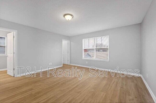 Building Photo - 156 Haugh St