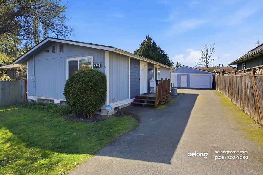 Building Photo - 9243 Palatine Ave N