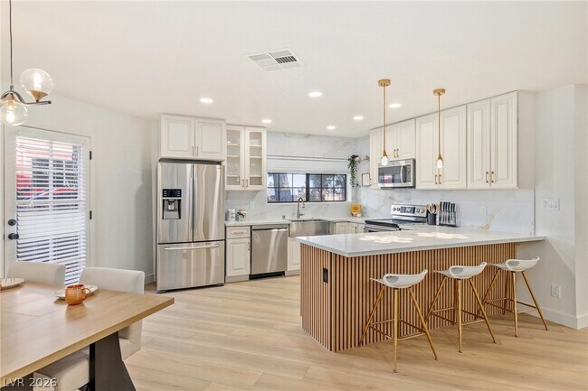 Building Photo - 4045 W Mardon Ave