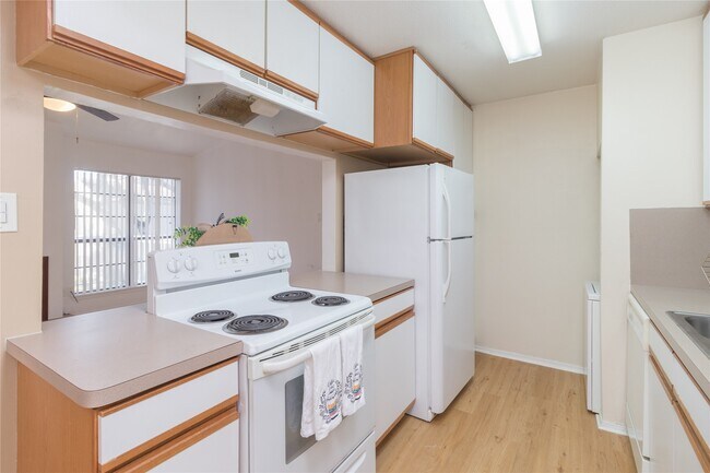 Building Photo - 9707 Richmond Ave.