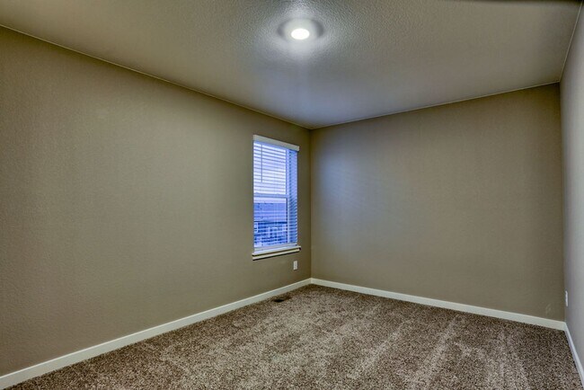 Building Photo - 4 Bedroom home in Windsor