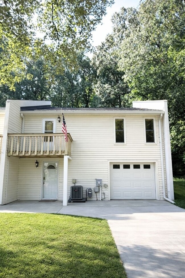 Building Photo - 3 Bedroom Townhome located walking distance to Downtown Woodstock!