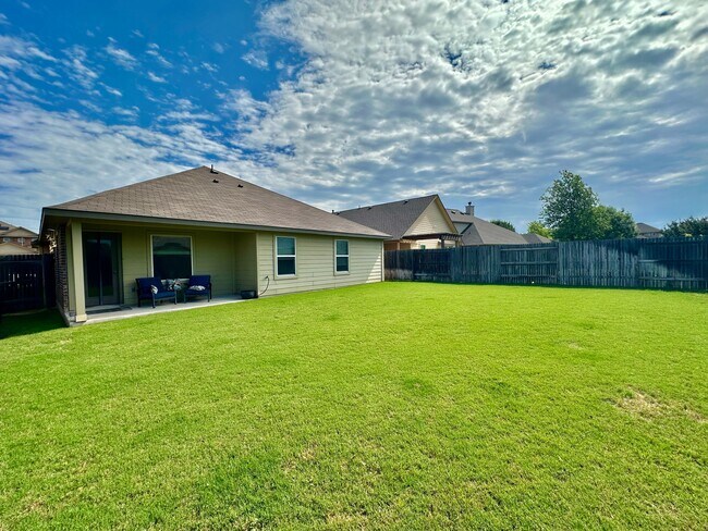 Building Photo - 5613 Sacco St
