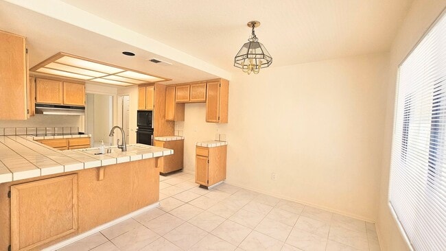 Building Photo - Gorgeous Single Story Home- Huge Back Yard...