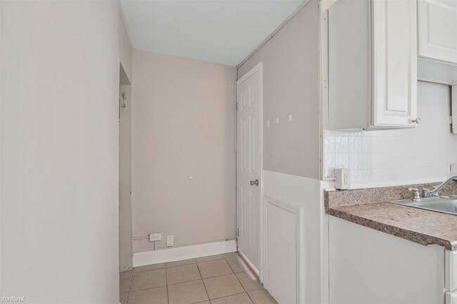 Building Photo - 1 br, 1 bath Triplex - 1707 N Gratz ST Uni...