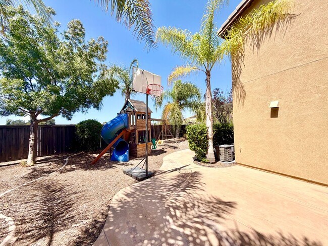 Building Photo - 46383 Vianne Ct