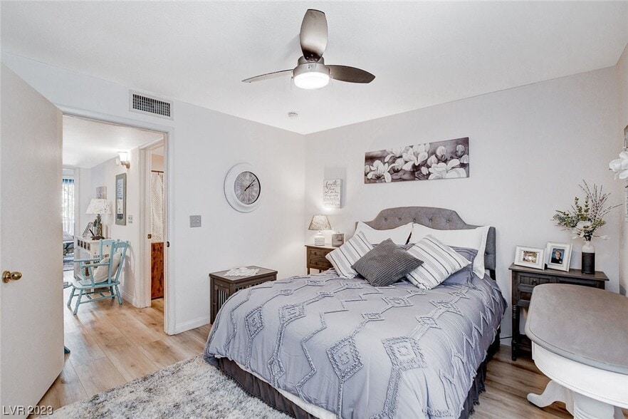 Master Bedroom - 3125 N Buffalo Dr