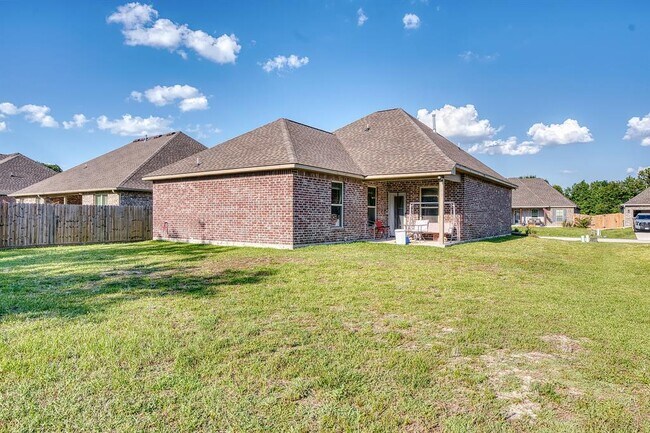 Building Photo - 211 Zachary Ln