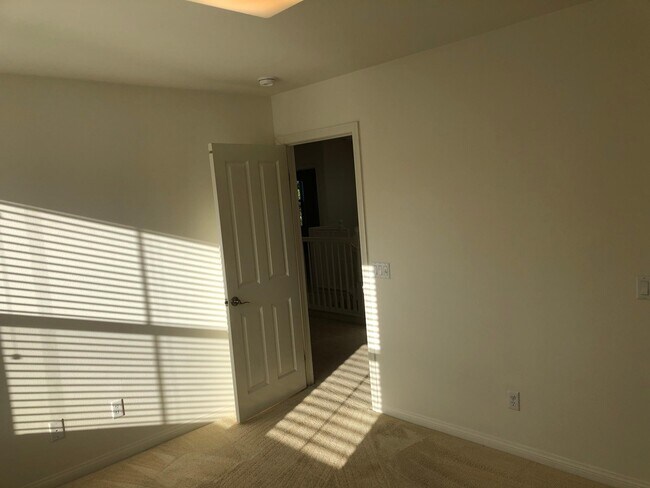 Building Photo - 61 Keepsake