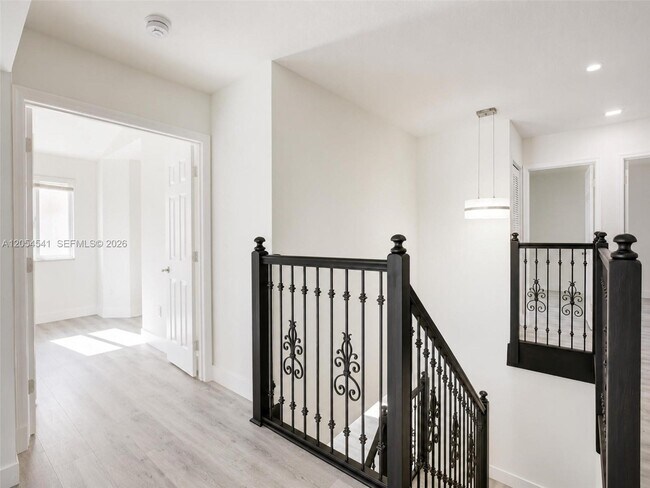 Building Photo - 10956 NW 73rd St