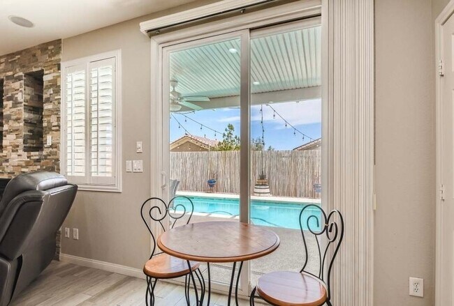Building Photo - Beautiful Home w/Sparkling Pool