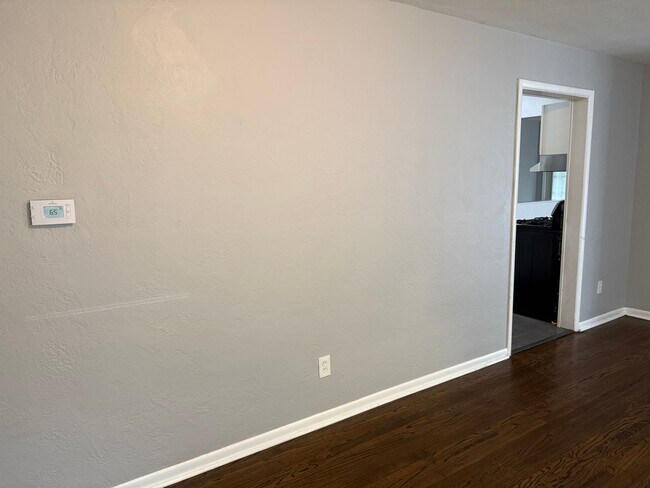 Building Photo - SEE IT NOW: Stylishly Updated Home in Inde...