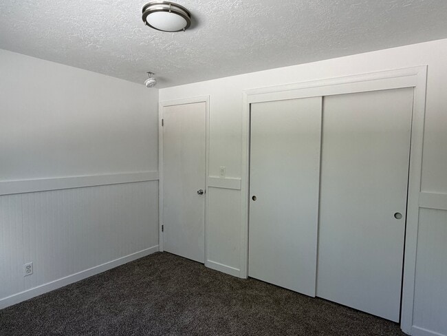 Building Photo - 375 E 10560 S