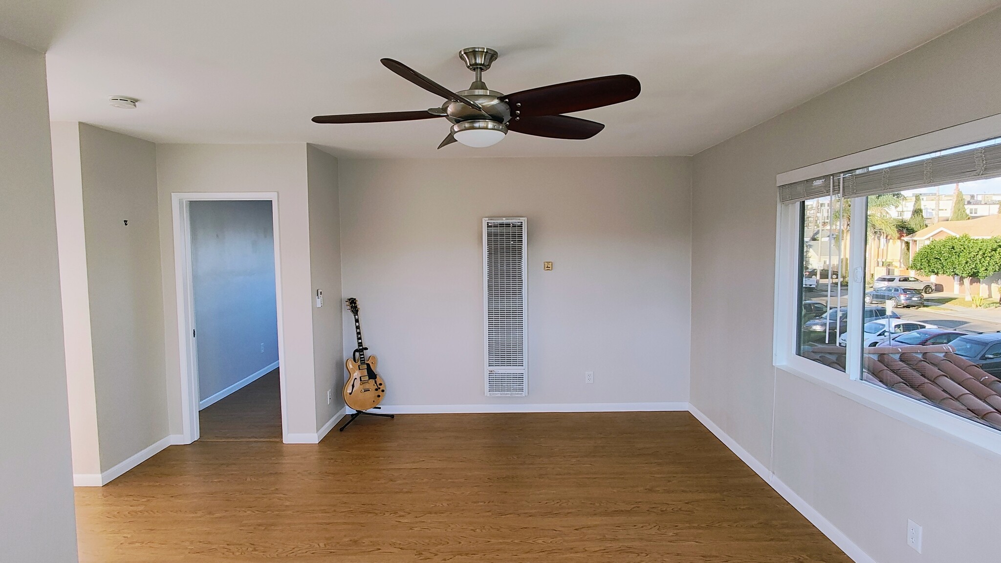 Living area 2 - 4414 1/2 Kansas St