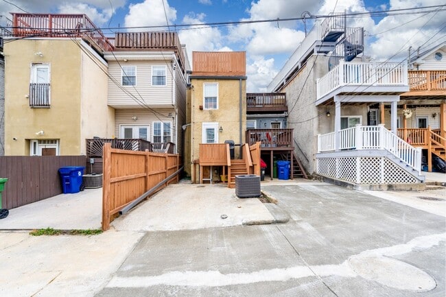 Building Photo - 1516 William St