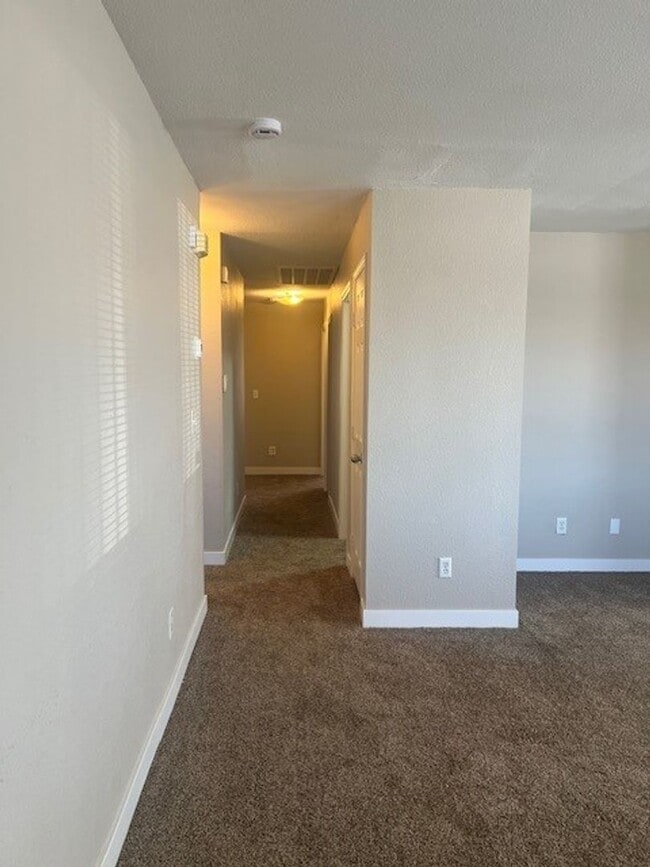 Building Photo - Single Story Home Ready for Move In