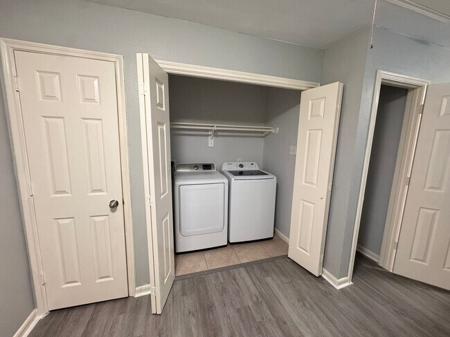 Building Photo - 6427 Waldron Cir