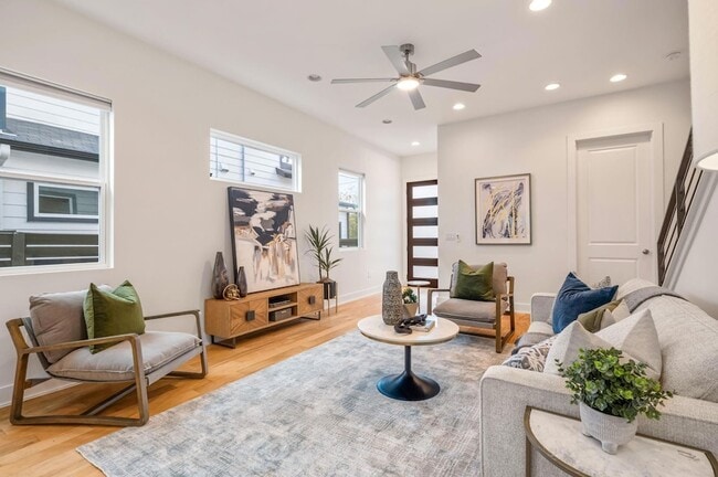 Building Photo - 1301 Cometa St