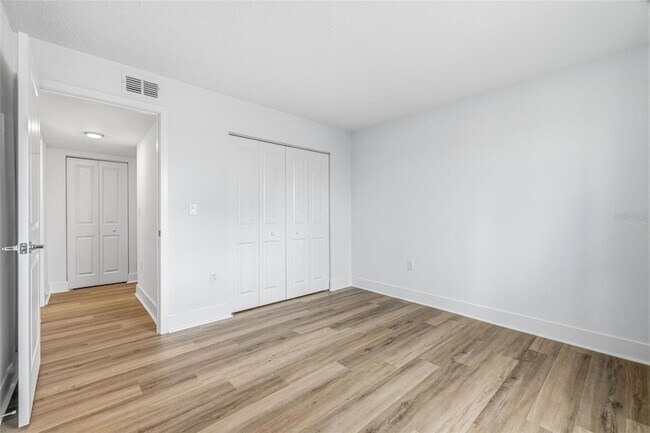 Building Photo - 554 Plaza Seville Ct