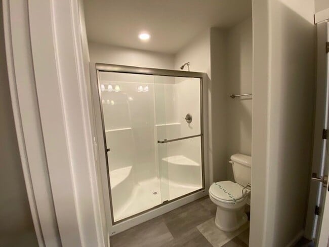 Building Photo - 3 Bedroom Beautiful Home Ready  For You!