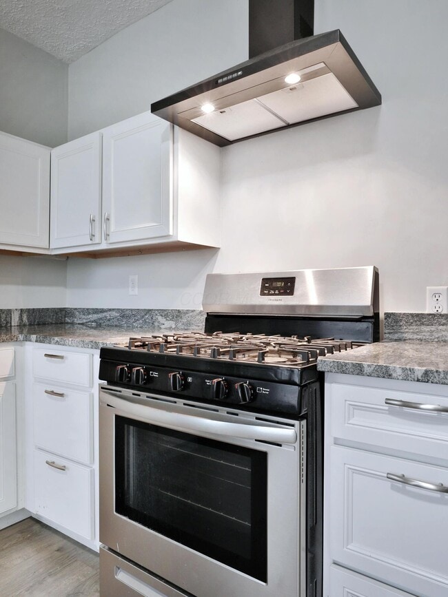 Building Photo - 628 E Whittier St