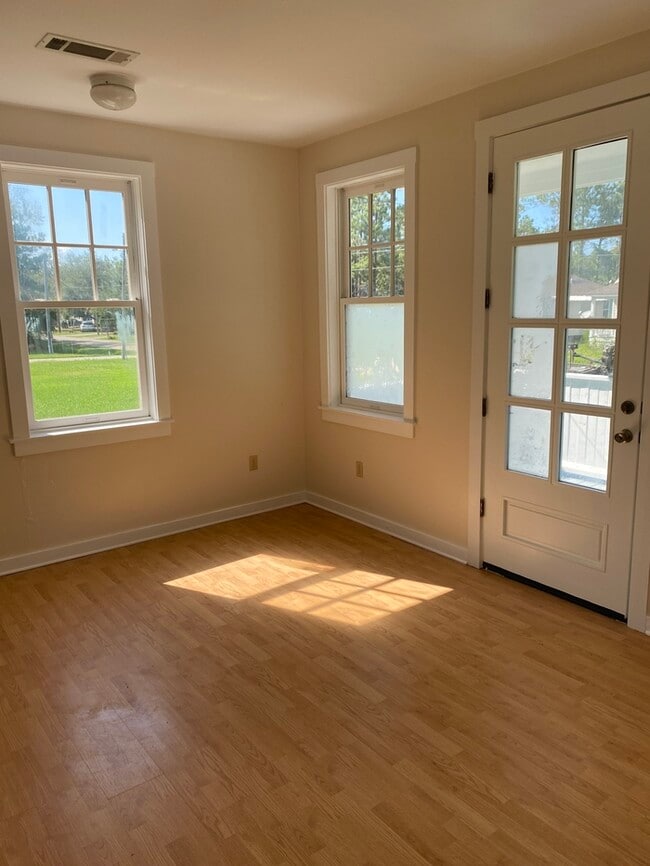 Building Photo - Beautiful 2/1 Cottage in Bay St. Louis, MS