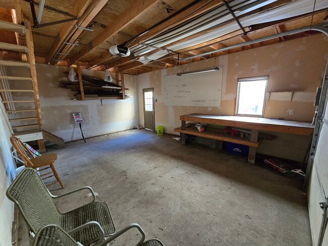 Building Photo - 802-811 11th Ave N