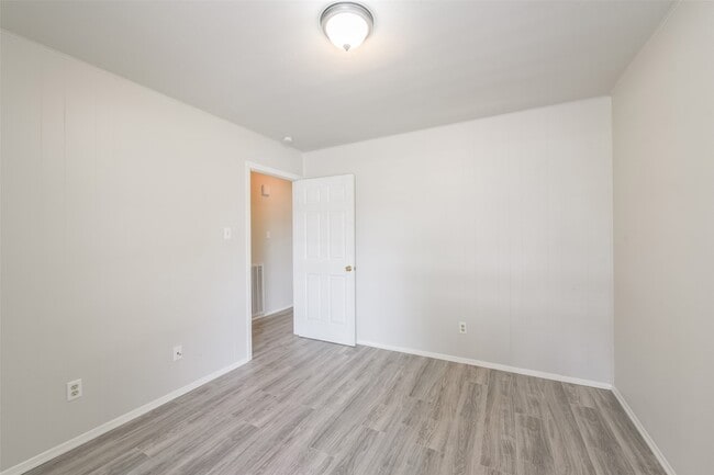 Building Photo - 5514 Vickita Dr