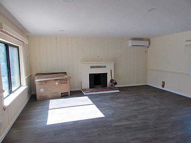 Building Photo - 2BR w/ In-Unit Laundry, Fireplance & A/C in Yucaipa