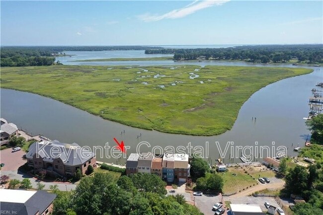 Building Photo - 108 Commerce St