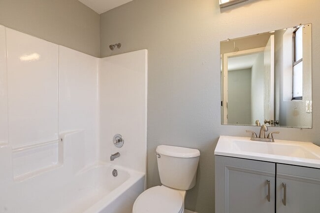 Building Photo - Charming 3-Bed Willowbend Home: Fireplace, Stainless Appliances, Garage, and Spacious Backyard!