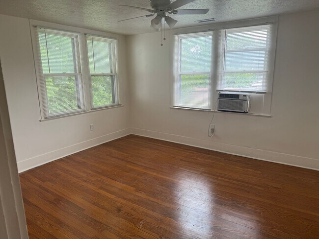 Building Photo - CHARMING 1 BEDROOM APT NEAR THE LOVELY MARYVILLE COLLEGE CAMPUS!!