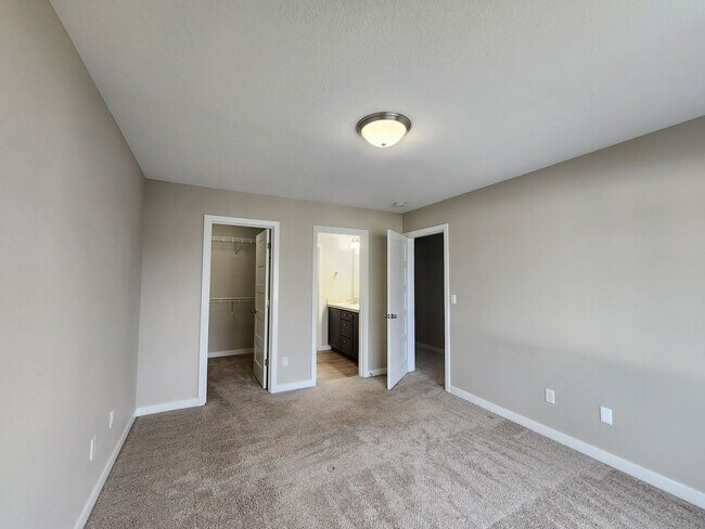 Building Photo - FIRST  FULL  MONTH'S   RENT  FREE     Lovely 2019 single-family home in Newberg