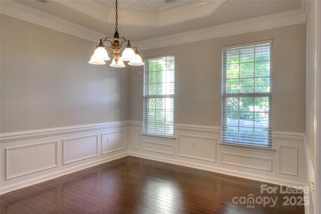 Building Photo - 1444 Ridgehaven Rd