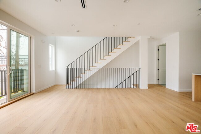 Building Photo - 1201 N McCadden Pl