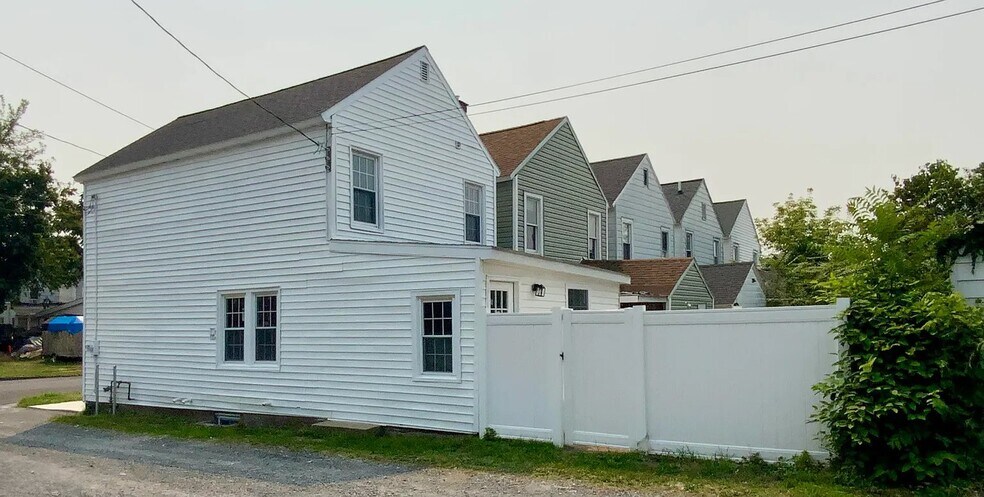 Building Photo - 201 15th St
