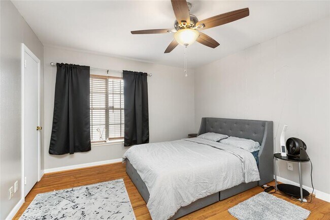 Building Photo - 2824 Briarhurst Dr