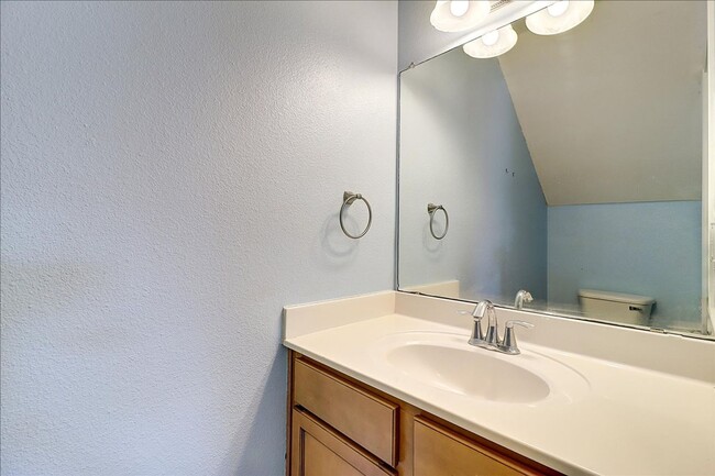 Building Photo - 2110 Encino Dr